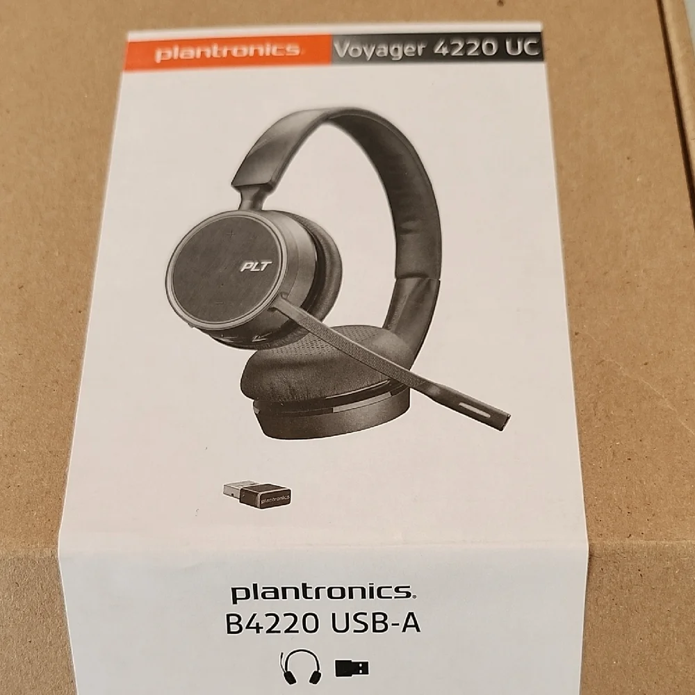 Plantronics Voyager 4220 UC Wireless Bluetooth Headset LIKE NEW